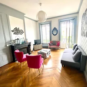 Chez Mo Apartment